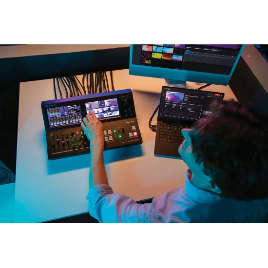 Roland VR-400UHD Video Mixer