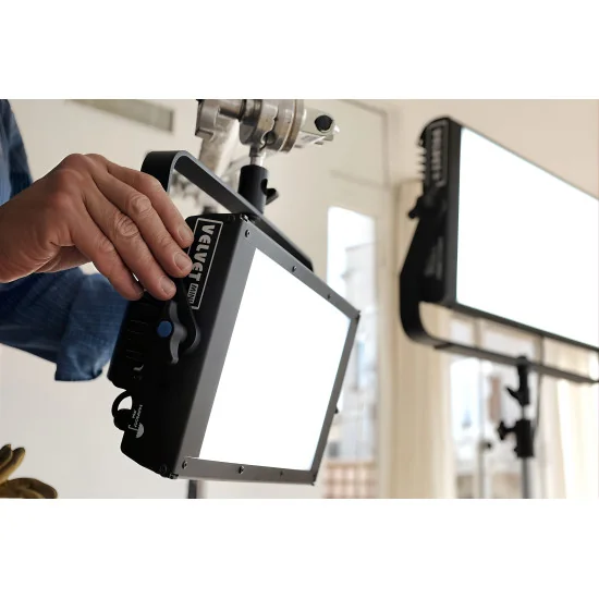VELVET Mini 1 IP54 DMX Panneau LED Bi-Color V-Mount (sans lyre)